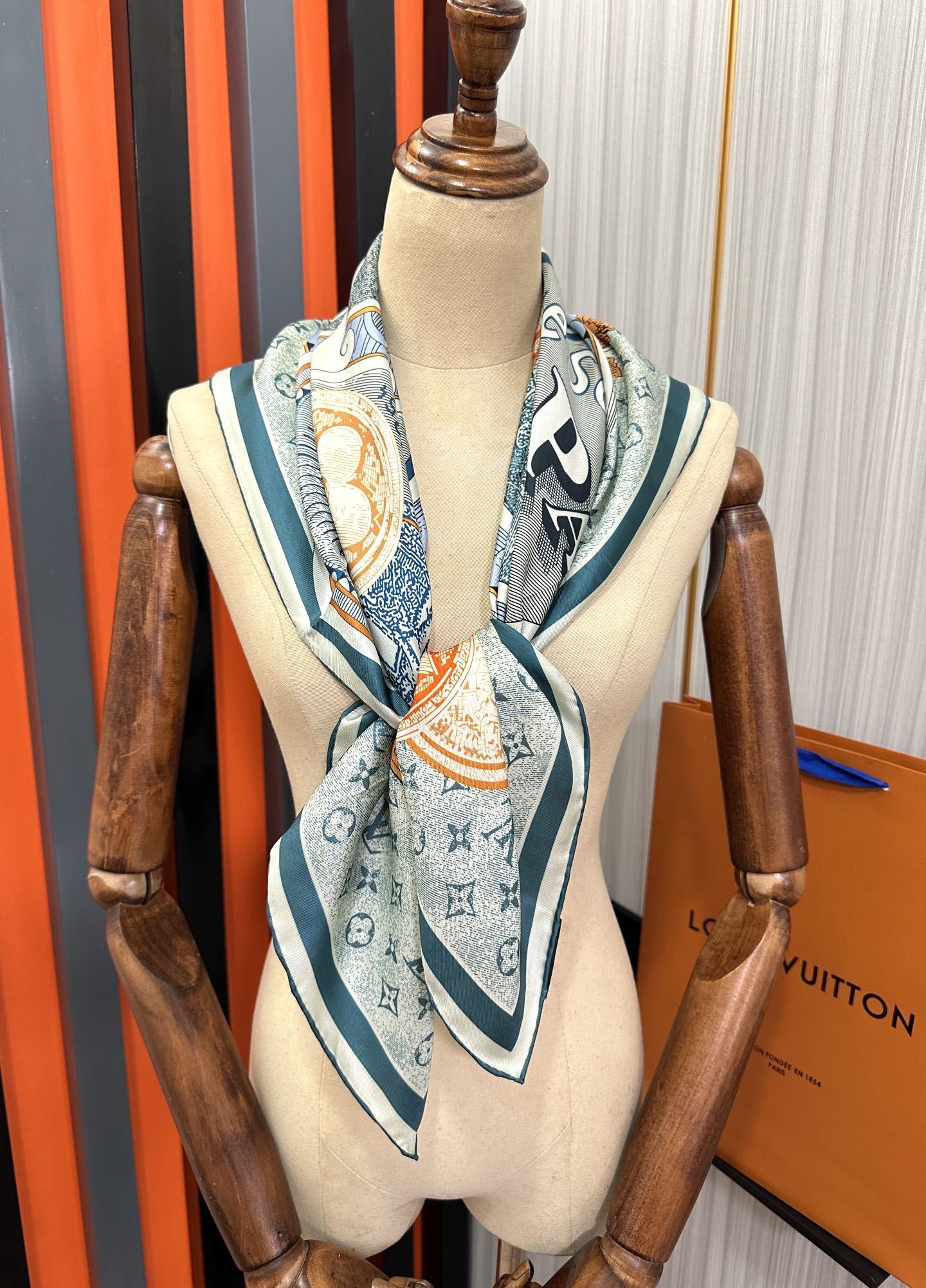 Louis Vuitton Scarf